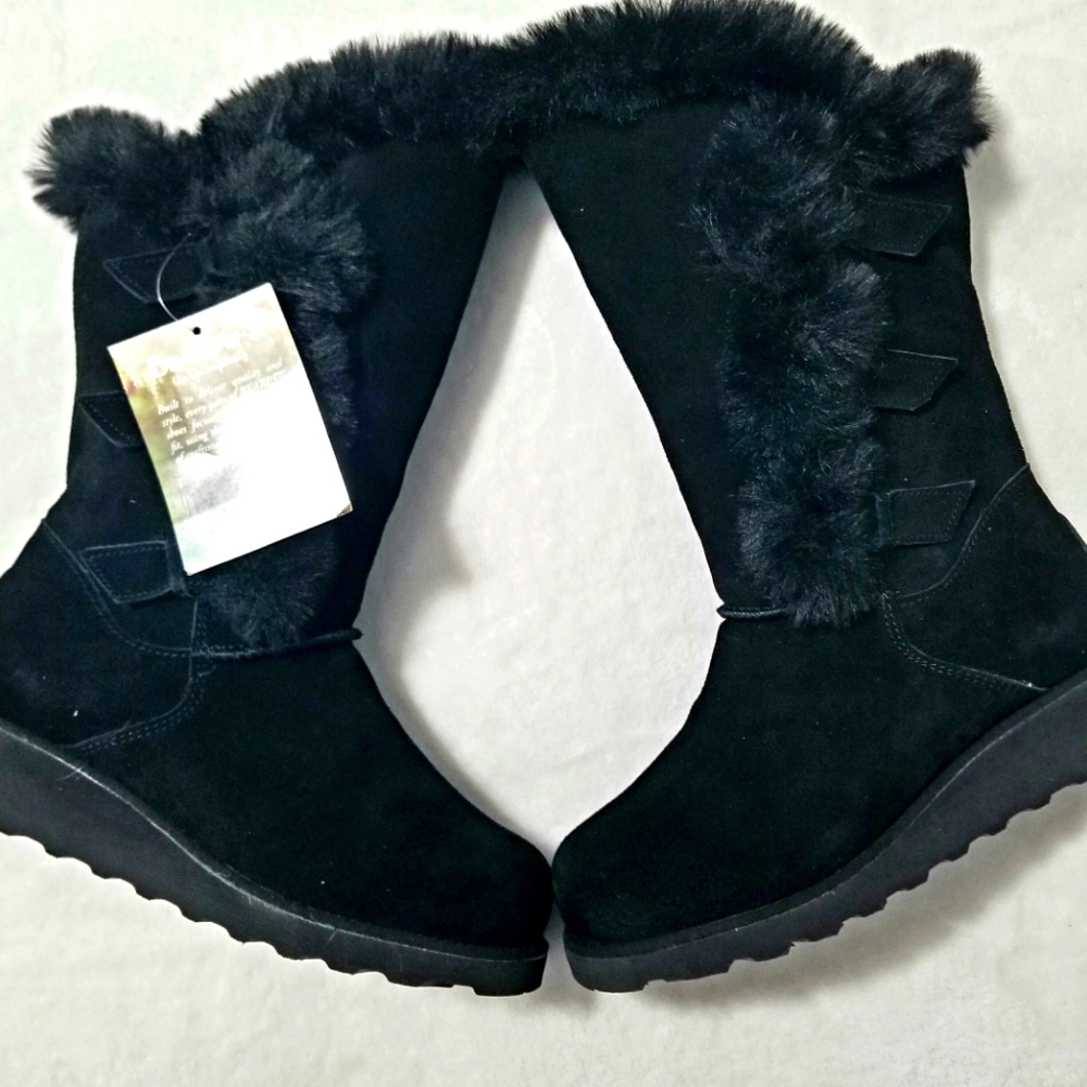 Womens BearPaw Boots size 6